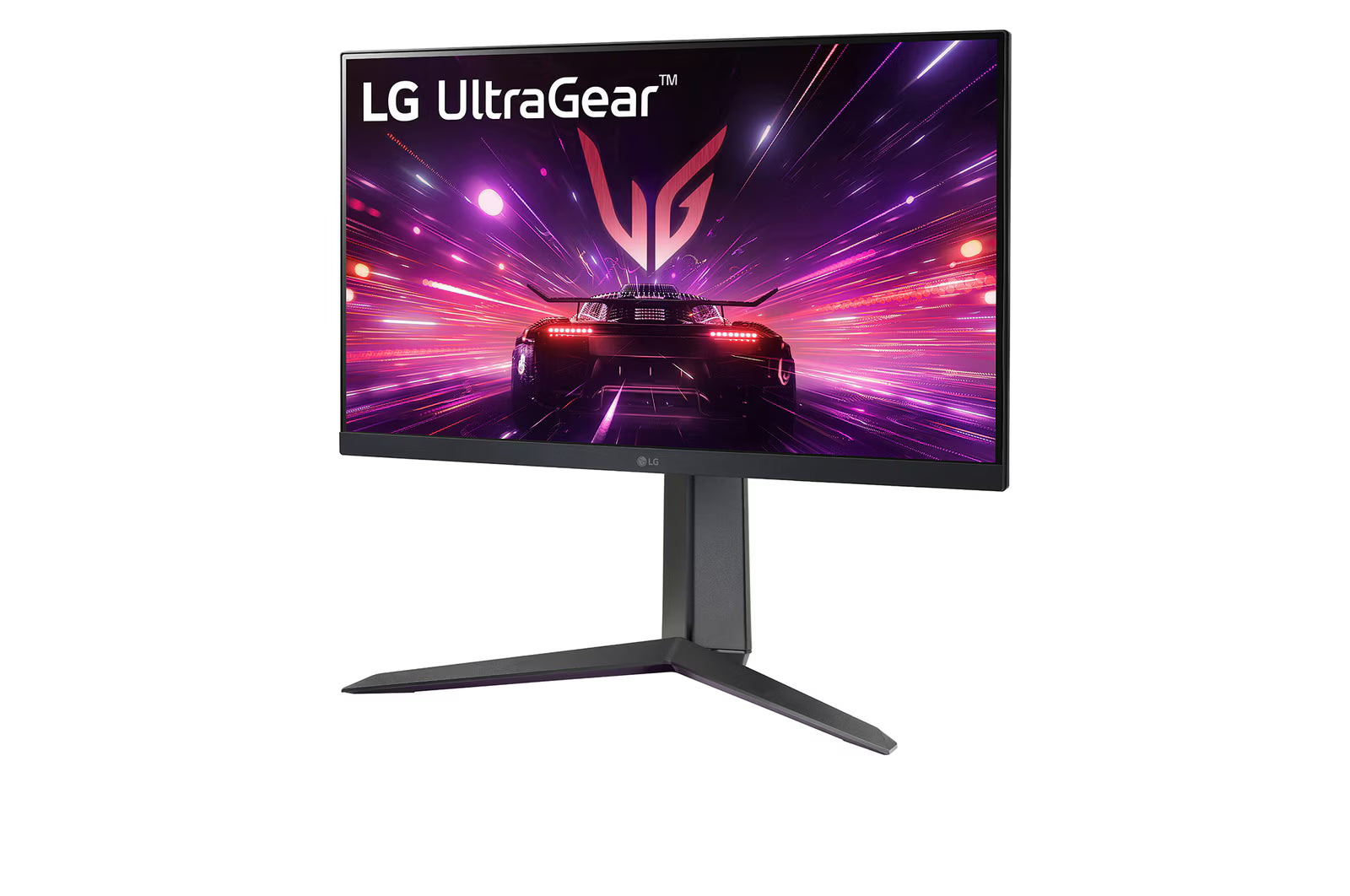 LG 24GS65F Monitor előlnézetben enyhén balra fordítva, talpon. A kijelzőn sport autó száguld lg ultragear logó alatt.