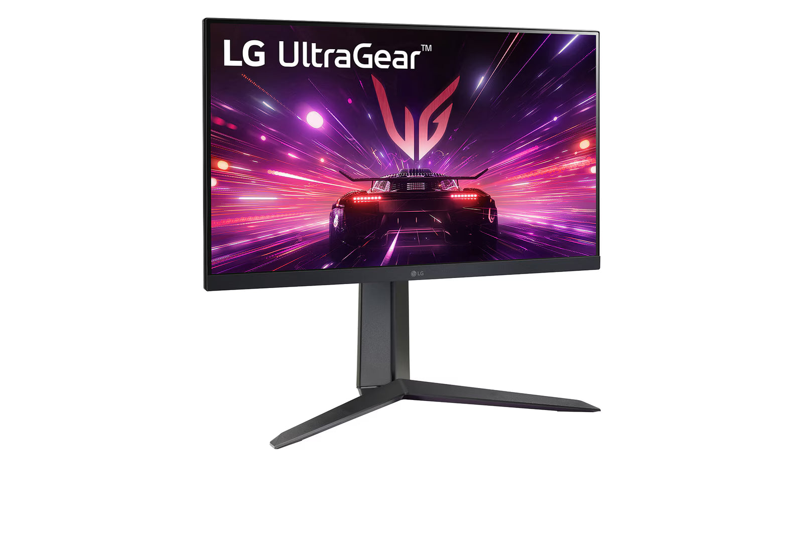 LG 24GS65F Monitor előlnézetben enyhén jobbra fordítva, talpon. A kijelzőn sport autó száguld lg ultragear logó alatt.