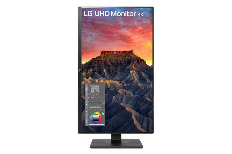 LG 27BQ65UB-B Monitor előlnézetben talpon, pivot módban elforgatva. A kijelzőn fotókalibrálás sziklás naplemente mintával.