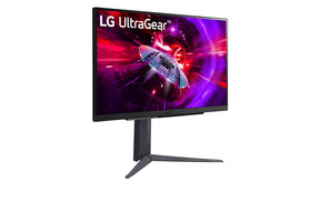 LG 27GR83Q-B Monitor előlnézetben talpon, jobbra fordítva. A kijelzőn űrhajó gyorsít fénysebességre féreglyukon át és ultragear logó.