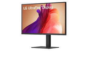 LG 27U730A-B Monitor előlnézetben talpon, enyhén balra fordítva. A kijelzőn ultrafine display logó.