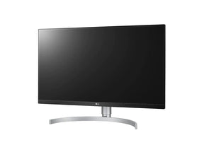 LG 27UN83A-W Monitor előlnézetben enyhén balra fordítva, talpon.