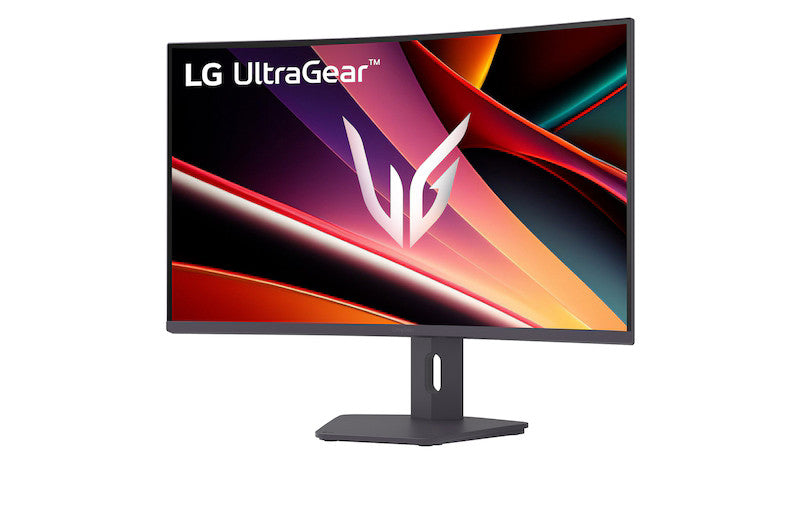 LG 32G600A-B Monitor előlnézetben talpon, enyhén balra fordítva. A kijelzőn zöldes narancssárga absztrakt ábrák és lg ultragear logó.