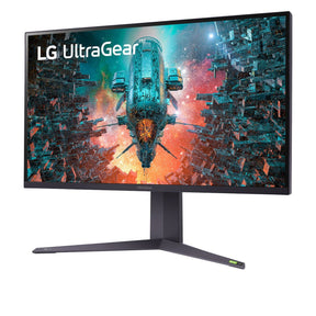 LG 32" UltraGear 4K UHD 144Hz 1ms Nano IPS ATW Paneles Gamer Monitor előlnézet enyhén balra fordítva, 32GQ950