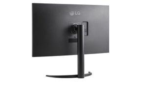 LG 32UR550K-W Monitor hátulnézetben enyhén balra fordítva, talpon.