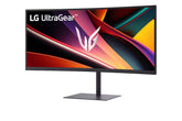 LG 34G630A-B Monitor előlnézetben talpon, enyén balra fordítva. A kijelzőn zöldes piros absztrakt ábra lés ultragear logó.