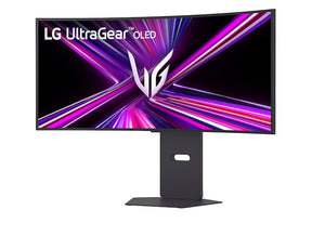 LG 34GX900A-B monitor előlnézetben talpon, enyhén balra fordítva. A képernyőn lg ultragear oled logó és rózsaszín lilás absztrakt ábra.