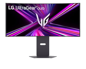 LG 34GX900A-B monitor előlnézetben talpon. A képernyőn lg ultragear oled logó és rózsaszín lilás absztrakt ábra.