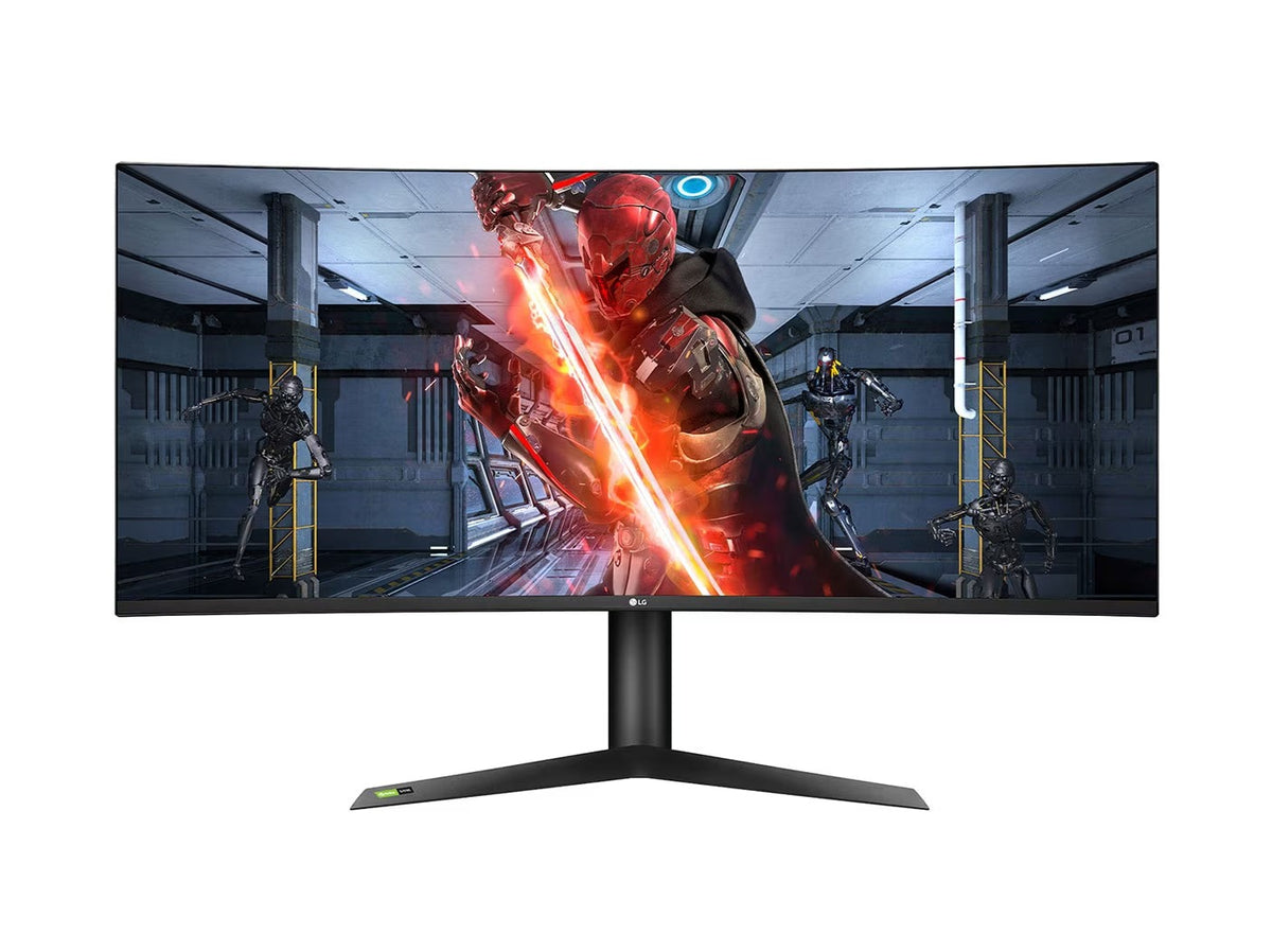 LG 38GL950G Gamer Monitor előlnézetben, talpra szerelve. A kijelzőn robot ninja és robotok harcolnak.