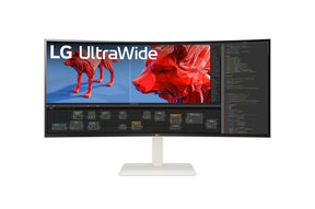 LG 38WR85QC-W Monitor előlnézetben talpon. Videó vágás és coding munkamenet.