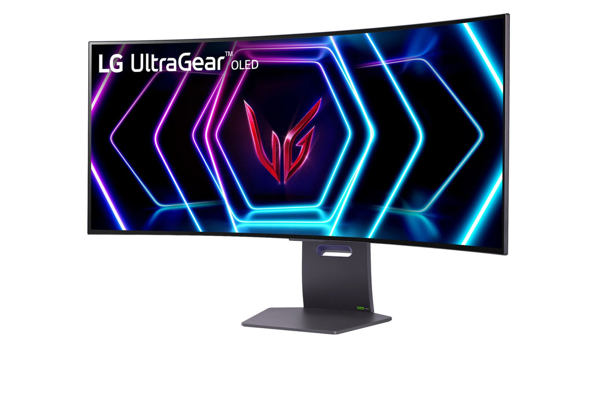 LG 39GS95QE Monitor előlnézetben talpon, enyhén balra fordítva. A kijelzőn lg ultragear logő és élénk lilás-kék absztrakt ábra.