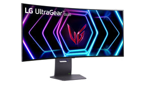 LG 39GS95QE Monitor előlnézetben talpon, enyhén jobbra fordítva. A kijelzőn lg ultragear logő és élénk lilás-kék absztrakt ábra.