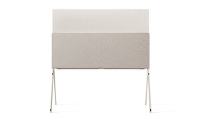 LG 42LX1 OLED televízió hátulnézetben, talpon.