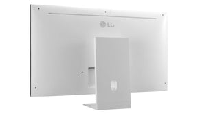 LG 43SQ700S Smart Monitor hátulnézetben, enyhén balra fordítva talpon.