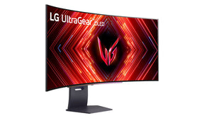 LG 45GS95QE Monitor előlnézetben talpon, jobbra fordítva. A kijelzőn lg ultragear logő és élénk piros-kék absztrakt ábra.