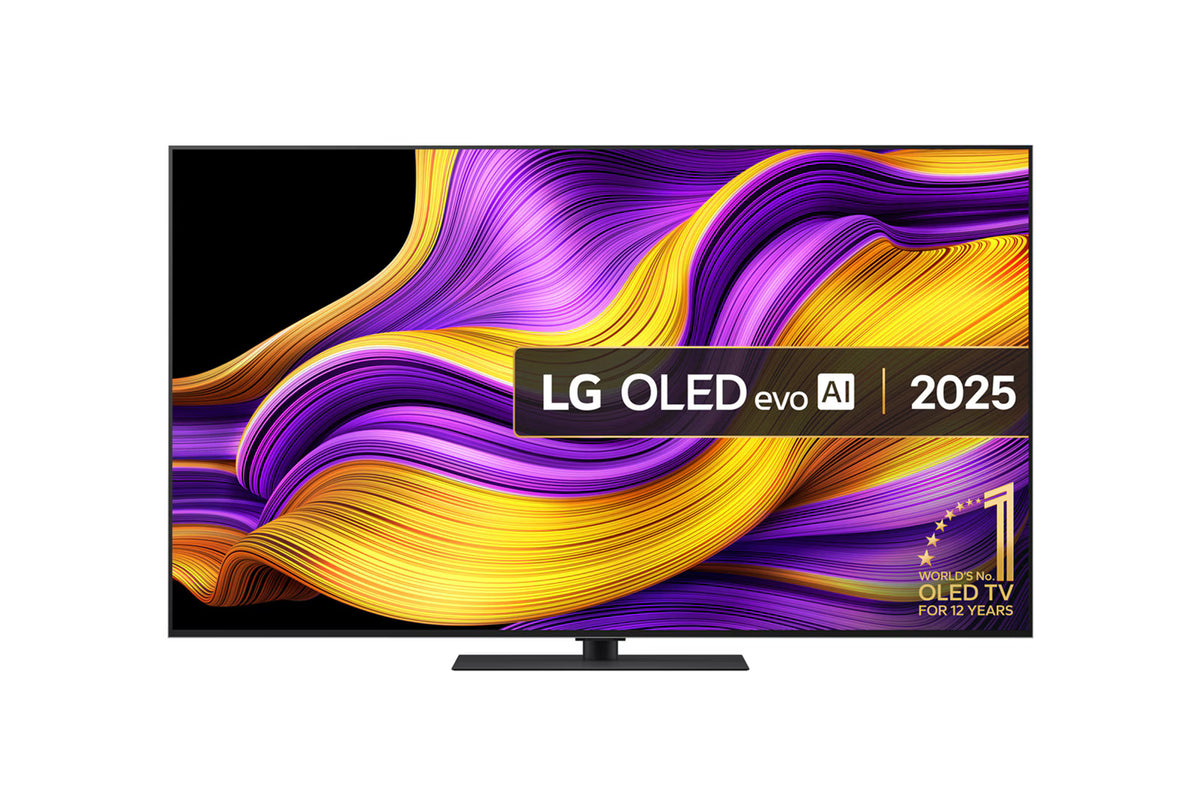 LG 55G5 OLED Televízió előlnézetben, talpon. A kijelzőn lg oled evo ai logó és 12 éve az első számú oled gyártó.