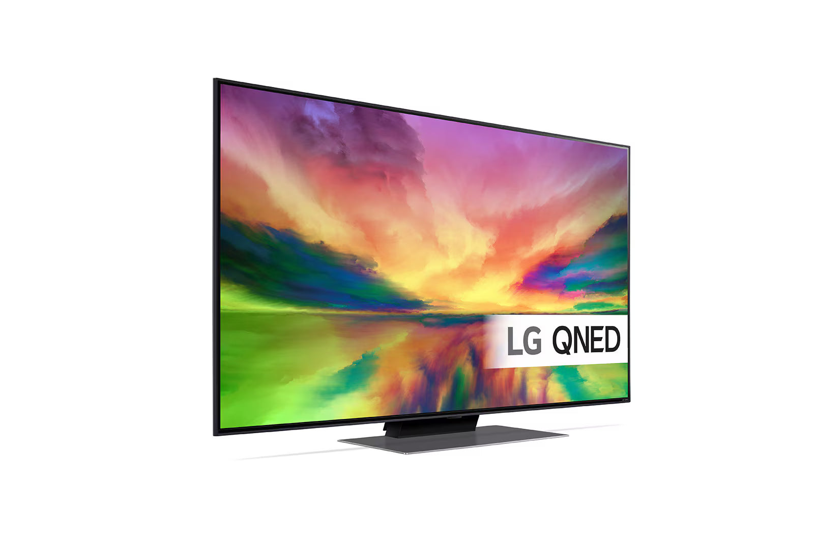 LG 65QNED813RE Televízió előlnézetben talpon, jobbra fordítva. A kijelzőn színes festmény szerű ábra és lg qned logó.