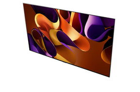 LG 77G4 OLED Televízió felülnézetben talpon, enyhén balra fordítva. A kijelzőn lilás sárga absztakrt ábra.