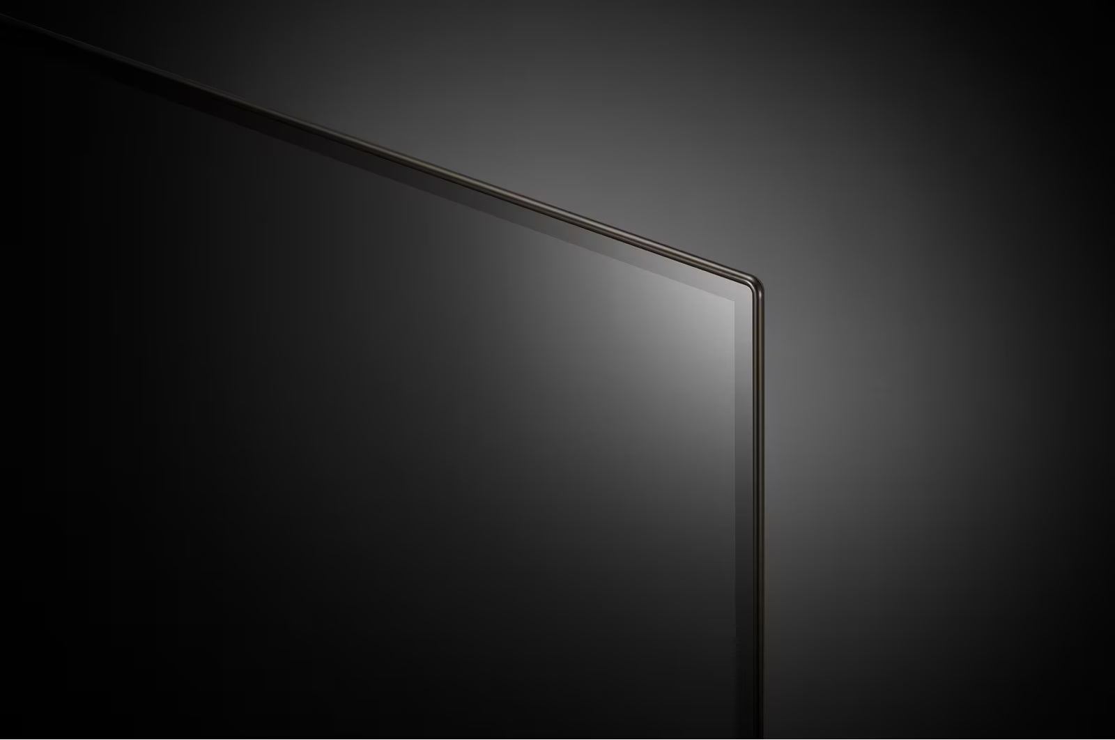 LG 83C4 OLED Televízió szupervékony fém kávája közelről.