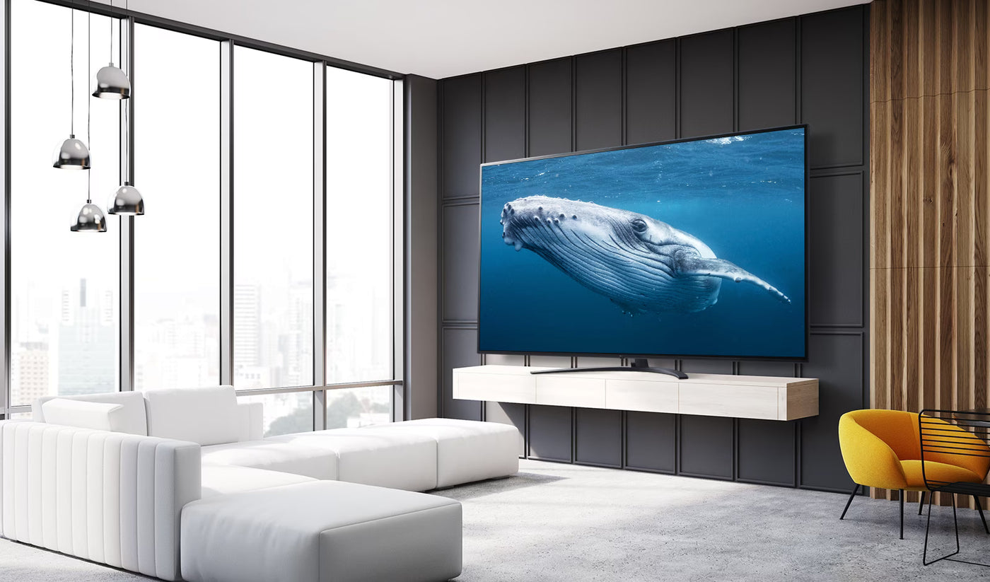 LG 86UP8000 letisztult formatervezésű smart TV egy dizájnos, minimalista nappaliban.