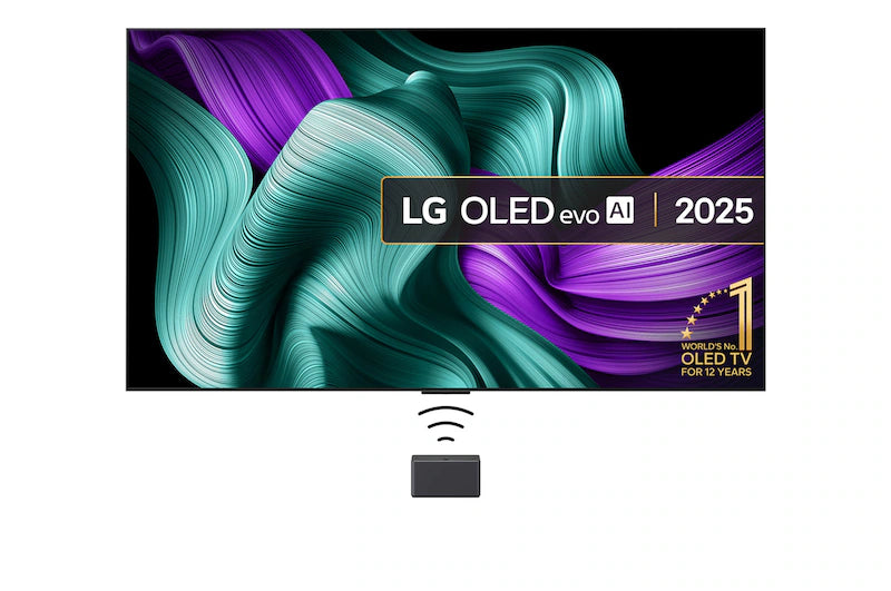 LG M5 OLED televízió előlnézetben a connect box csatlakoztatva. A kijelzőn oled evo ai és 12 éves lg logó.