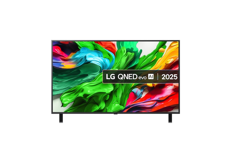 LG 55QNED85A televízió előlnézetben talpon, enyhén balra fordítva. A kijelzőn LG QNED evo ai logó és színes festékek kavarognak.
