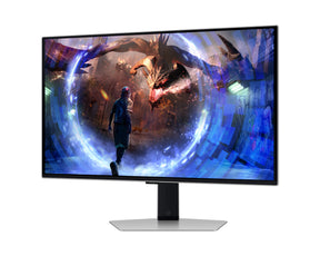 Samsung S27DG600SU Monitor előlnézetben talpon, enyhén balra fordítva. A kijelzőn egy portalon áthaladó gaming karakter és sárkány.